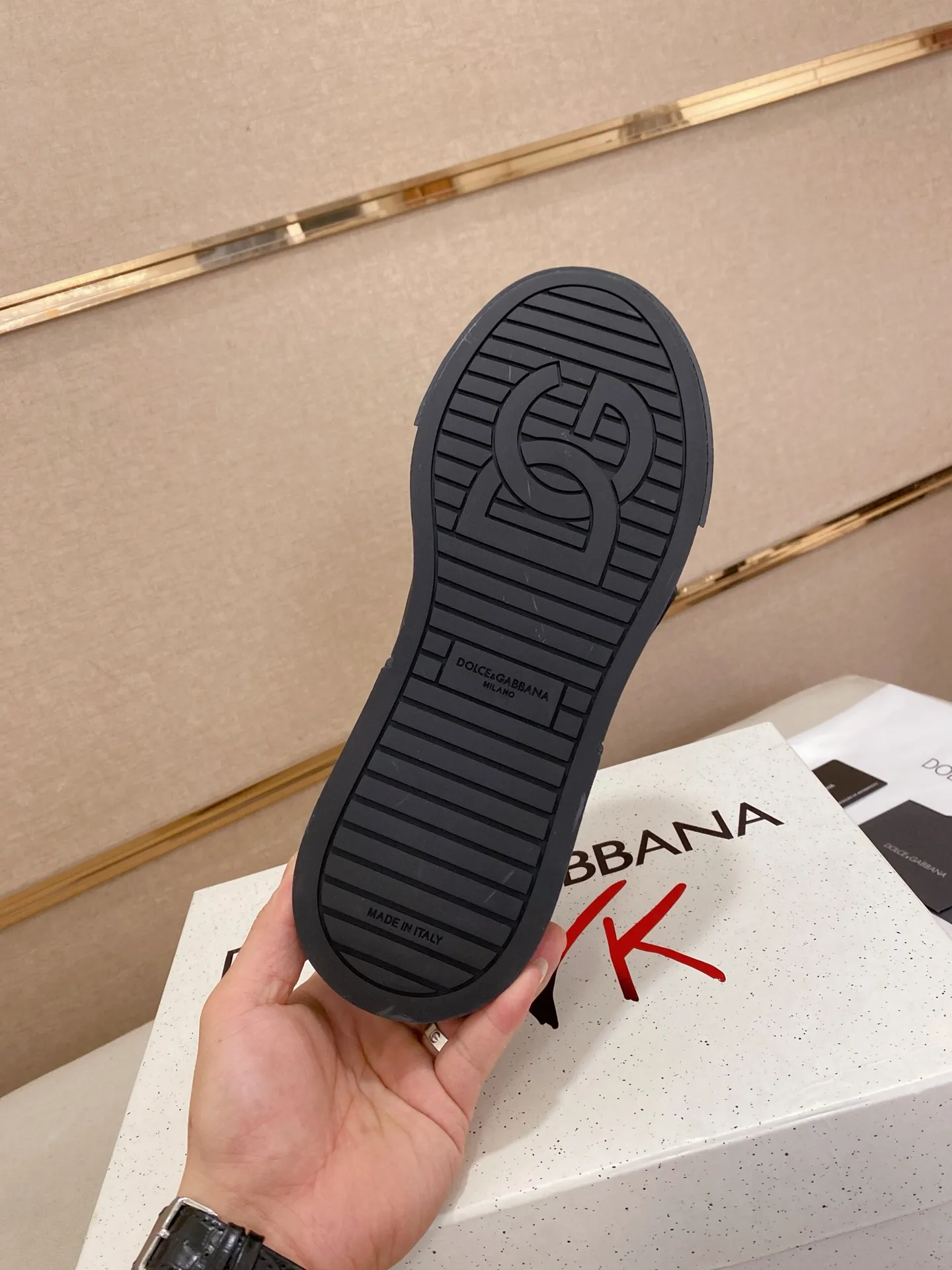 Men's shoes 💰: 660💰 (top quality) The latest sports style DG hot model recommendation, 👉 first launch of men's shoes 😻 I am really crazy about it, top design, impeccable comfort, absolute best-seller, imported cowhide upper, full cowhide lining🐂. Original replica, the latest cool outsole 💥👟Number of codes: 38-44 (45/custom-made, non-refundable)